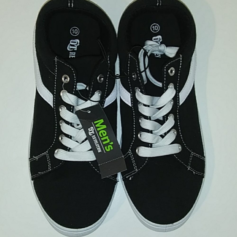 Men's size 10 tennis shoes very nice